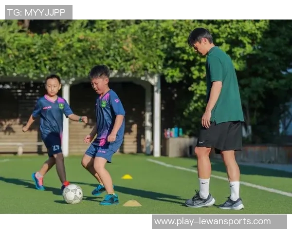 足球教练的智慧与激情如何塑造年轻球员的未来成长之路